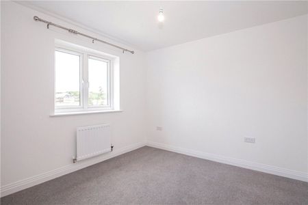 Newly built three bedroom house with garden and driveway parking. - Photo 2