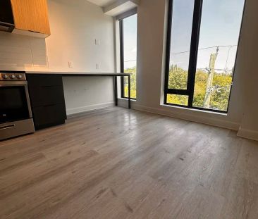 444 Bronson Ave — Spacious Studio with Ensuite Washer Dryer - Photo 2