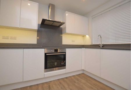 2 bedroom semi-detached house to rent - Photo 3