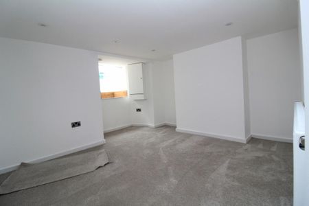 4 bedroom terraced house to rent - Photo 3