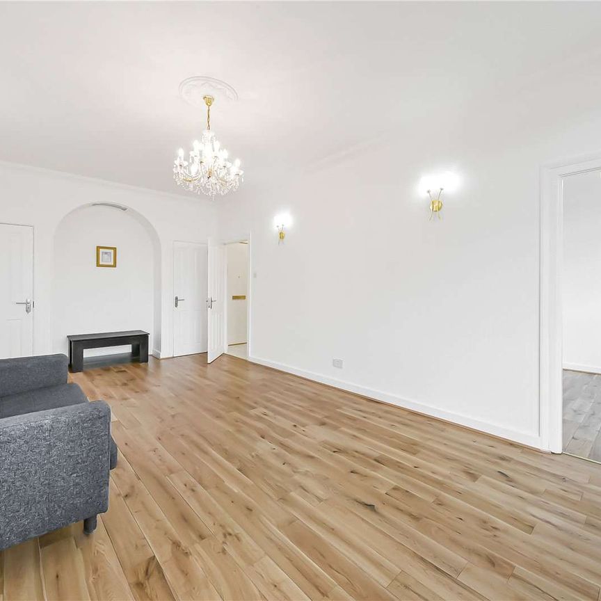 Two bedroom apartment set within a portered block in St. John's Wood - Photo 1