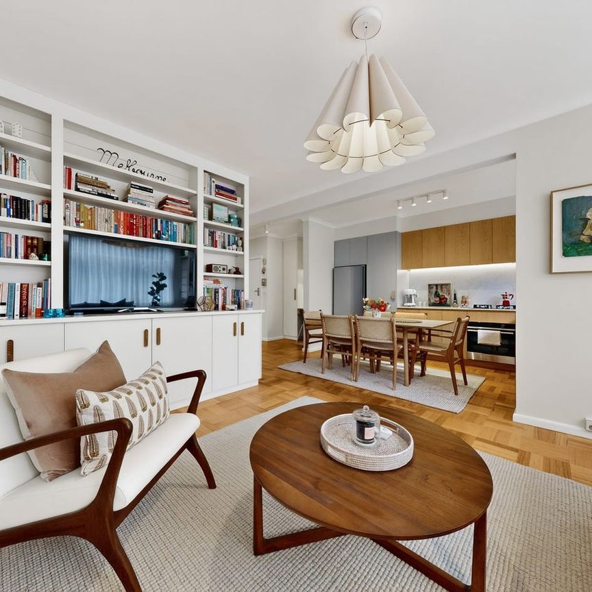 Mid-century character meets modern comfort. Renovated Two-Bedroom Apartment with Courtyard! - Photo 1