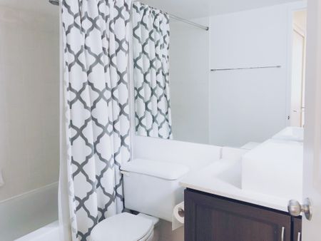Master Room & Ensuite Bathroom - Mill St. - Photo 4