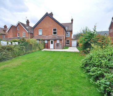 3 bedroom semi-detached house to rent - Photo 5