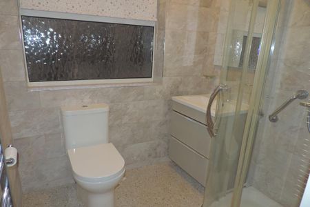 2 bedroom semi-detached bungalow to rent - Photo 5