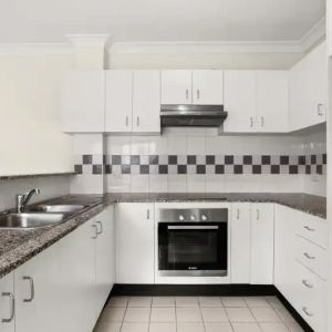 Modern One Bedroom Apartment in Kensington - Photo 2