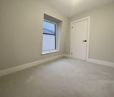 4 bedroom semi-detached house to rent - Photo 4