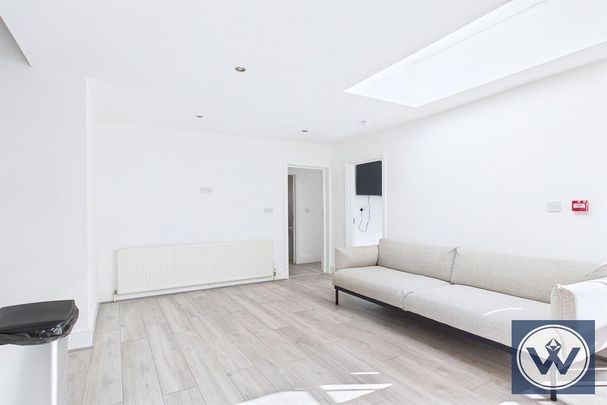 Flat to rent - Photo 1