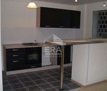 A LOUER - APPARTEMENT 3 PIECES AVEC PARKING ET CAVE - Photo 2