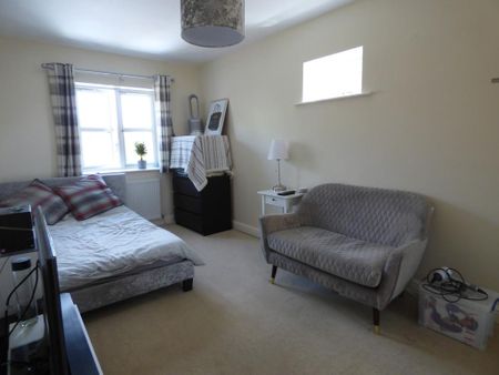 4 bedroom semi-detached house to rent - Photo 4