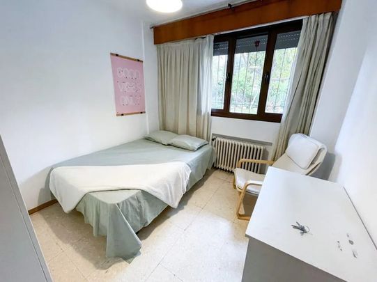 Calle Óscar Carvallo, Sevilla, Andalusia 41018 - Photo 1