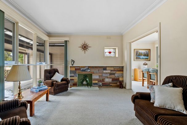 Family Home with Valley Views * 6 Month Lease Only * - Photo 1