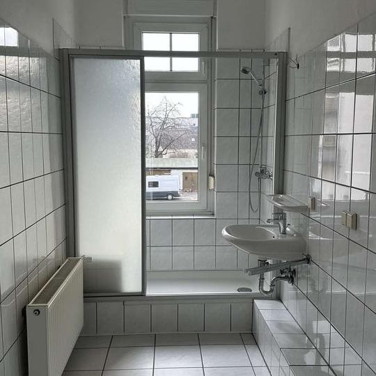 Schöne 2 1/2 -Zimmer-Wohnung mit Balkon und EBK in Stadtfeld-Ost - Photo 1
