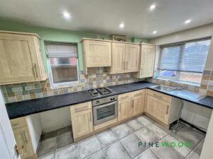 3 BEDROOM House - Semi-Detached - Photo 4