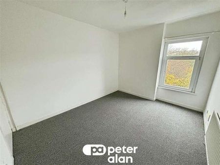 High Street, Fleur De Lis, Blackwood, NP12 - Photo 3