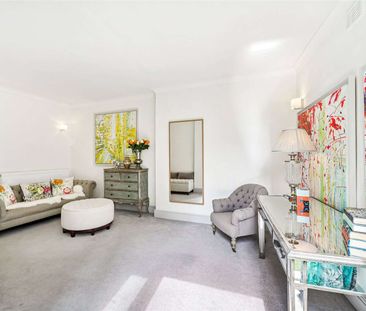 A charming one bedroom apartment with a private patio garden. - Photo 2