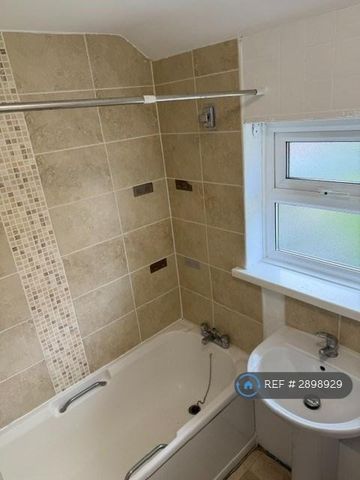 2 bedroom semi-detached house to rent - Photo 4