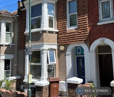 1 bedroom in a house share to rent - Photo 1