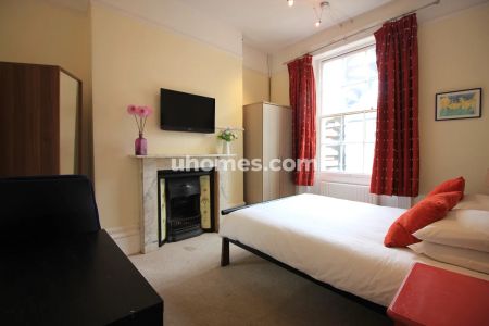Room 6 - Photo 4