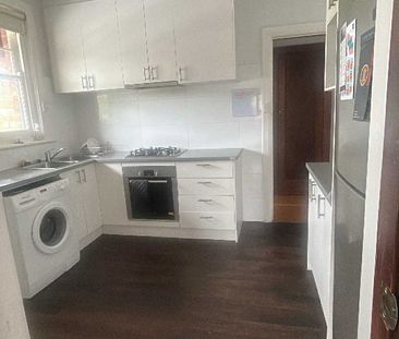 Caulfield North - Photo 3