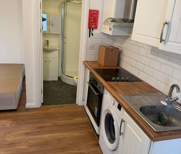 Studio Flat, Cranfield Close, SE27 - Photo 2