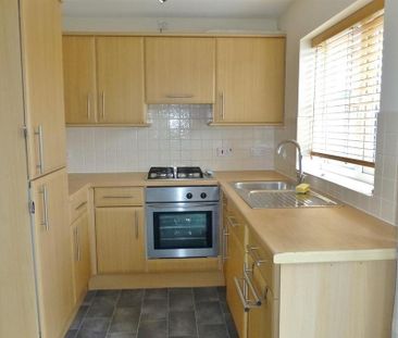 3 bedroom semi-detached house to rent - Photo 3