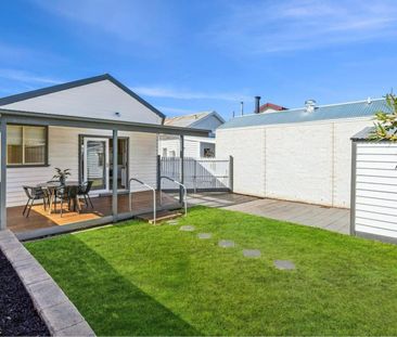 CHARACTER HOME IN A CONVENIENT LOCATION! - Photo 6