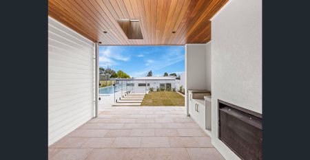 WHEN ONLY THE BEST WILL DO!! EXECUTIVE FOUR BEDROOM HOME - Photo 2