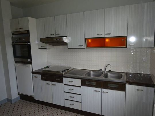 Location maison 4 pièces 102.21 m² à Évron (53600) - Photo 1