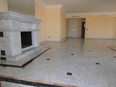Middle Floor Apartment in Sierra Blanca - Photo 4