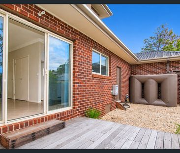 Modern Two-Storey Townhouse in Convenient Croydon North Location - Photo 4