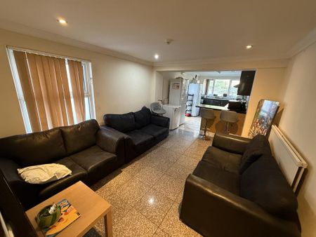 8 bedroom terraced house to rent - Photo 2
