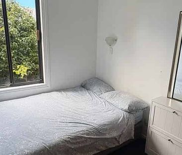 Oriental Bay apartment, next to Oriental lookout - Photo 1