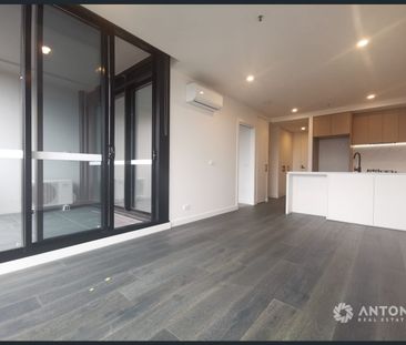 One-Bedroom Apartment in the "Ivanhoe Gardens" - Photo 2