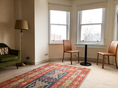 Studio Flat, Neville Court, NW8 - Photo 3