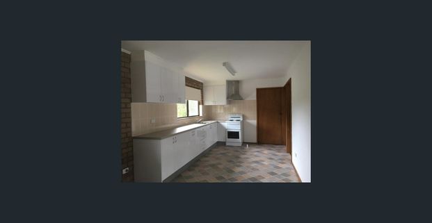 Centrally located 2 bedroom villa - Photo 1