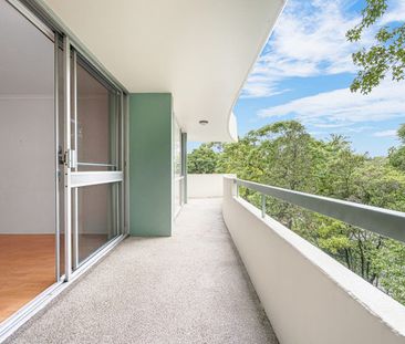 Spacious apartment just minutes walk to the centre of Chatswood - Photo 4