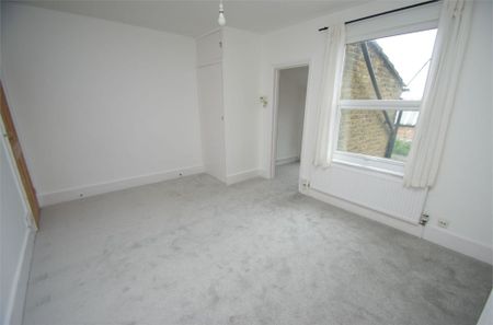 2 bedroom | Terraced house - Photo 3