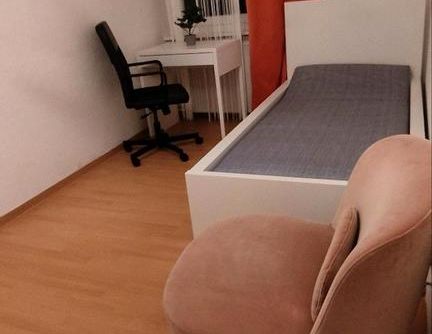 Voll möbliert WG Zimmer zu vermieten. Bushaltestelle in 2min - Photo 1