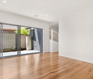1/40 Hampton Road, Essendon West VIC 3040 - Townhouse For Rent | Do... - Photo 1