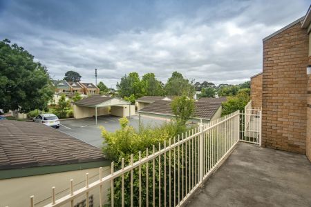 Sun drenched apartment - Photo 3