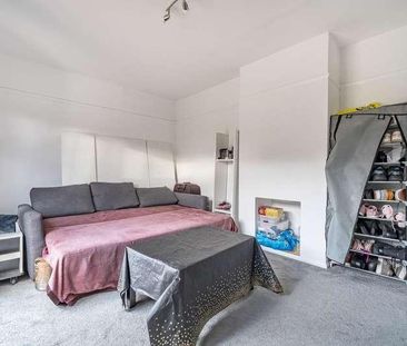 Slough, Berkshire, SL3 - Photo 2