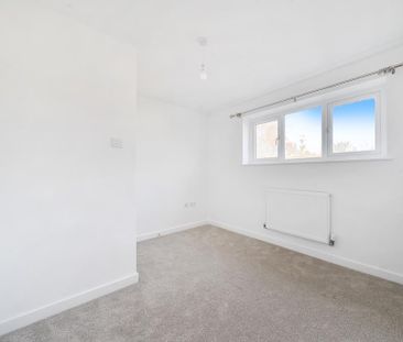 4 bedroom terraced house to rent - Photo 3