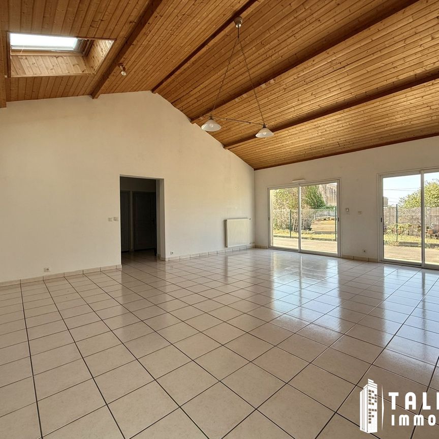 Location Maison 3 pièces 85m² CHAUMES EN RETZ 44320 - Photo 1