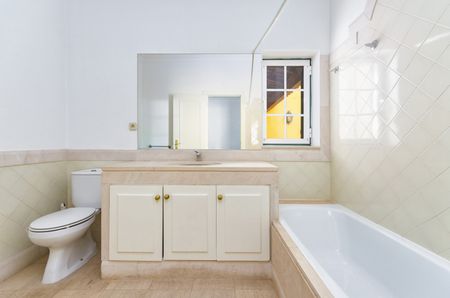 Apartamento T5 com terraço virado a Sul, em condomínio fechado no Estoril - Photo 4