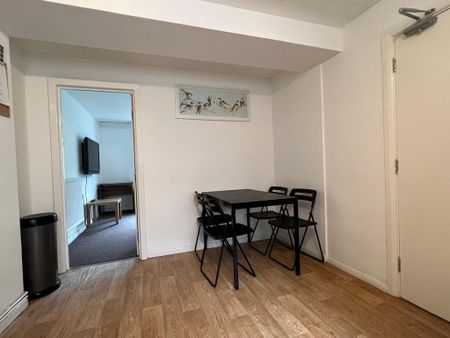 4 bedroom terraced house to rent - Photo 3