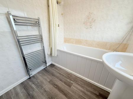 2 bedroom semi-detached house to rent - Photo 3