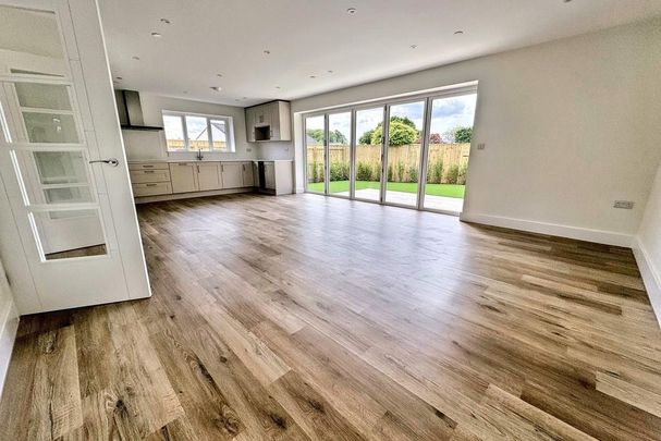 3 bedroom detached bungalow to rent - Photo 1