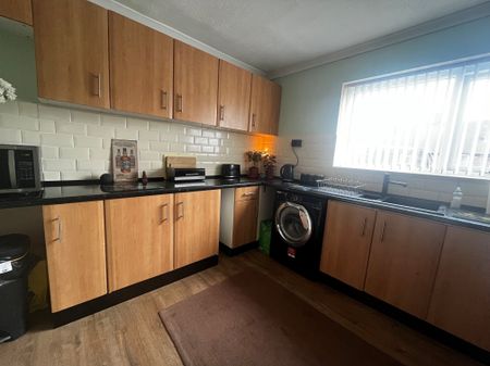 Hillman Drive, Inkersall, Chesterfield S43 - Photo 4