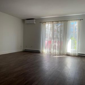 Condo 4 1/2 sur 2 étages rénové Pointe-aux-Trembles Montréal - appartement à louer - Photo 2